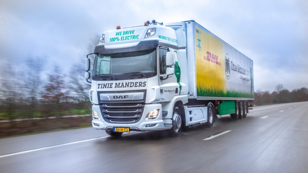 01-DAF-CF-Electric-voor-Tinie-Manders-Transport-e1549283158613
