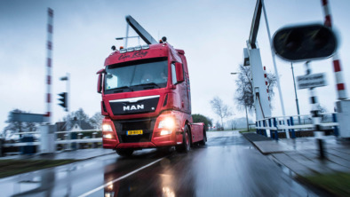 02-MAN-TGX-Lion-King-voor-Van-der-Sleen