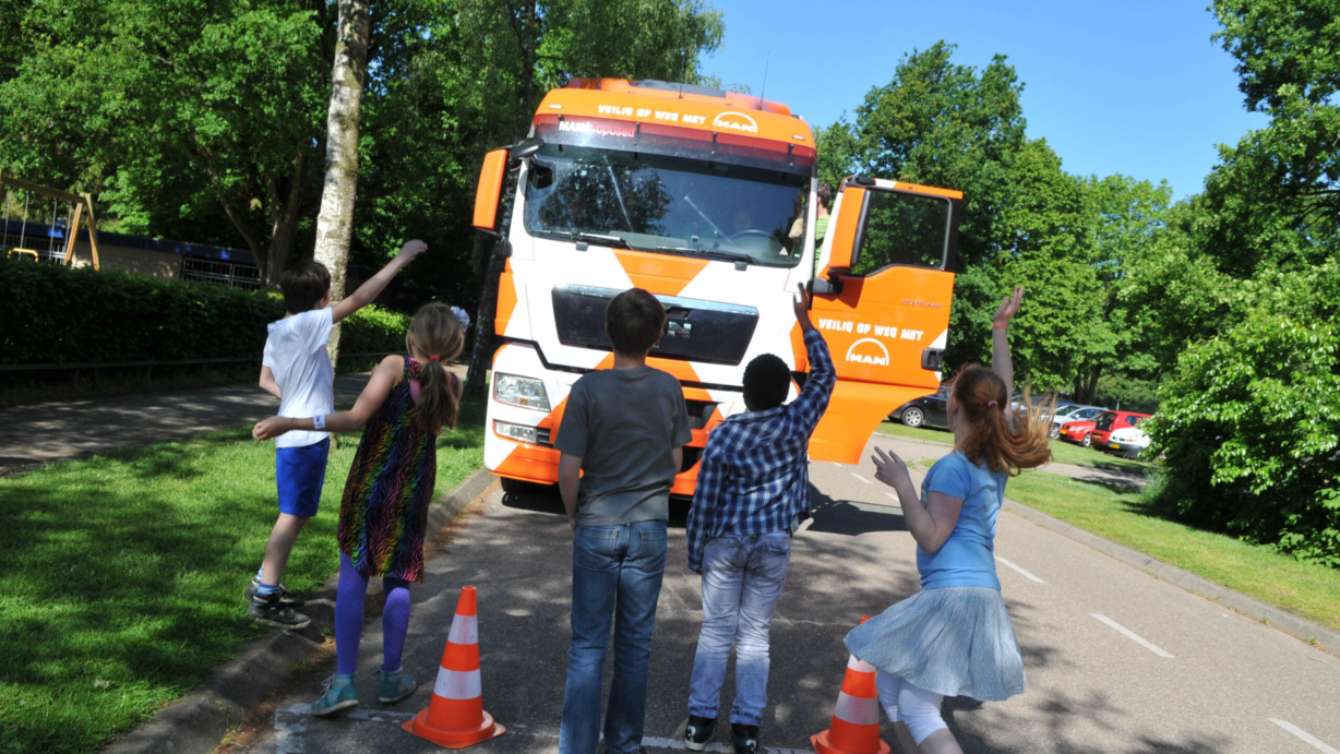 04-MAN-draagt-actief-bij-aan-verkeersonderwijs