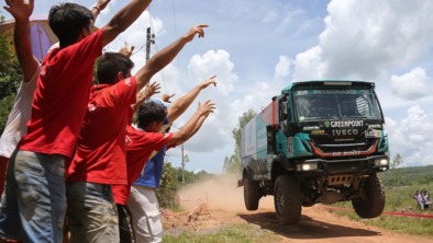 0616-Van-Genugten-met-Spaanse-navigator-aan-de-start-in-Dakar