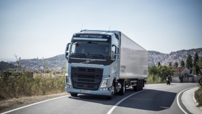 08A7073_PR_VolvoFH_hill_Spain