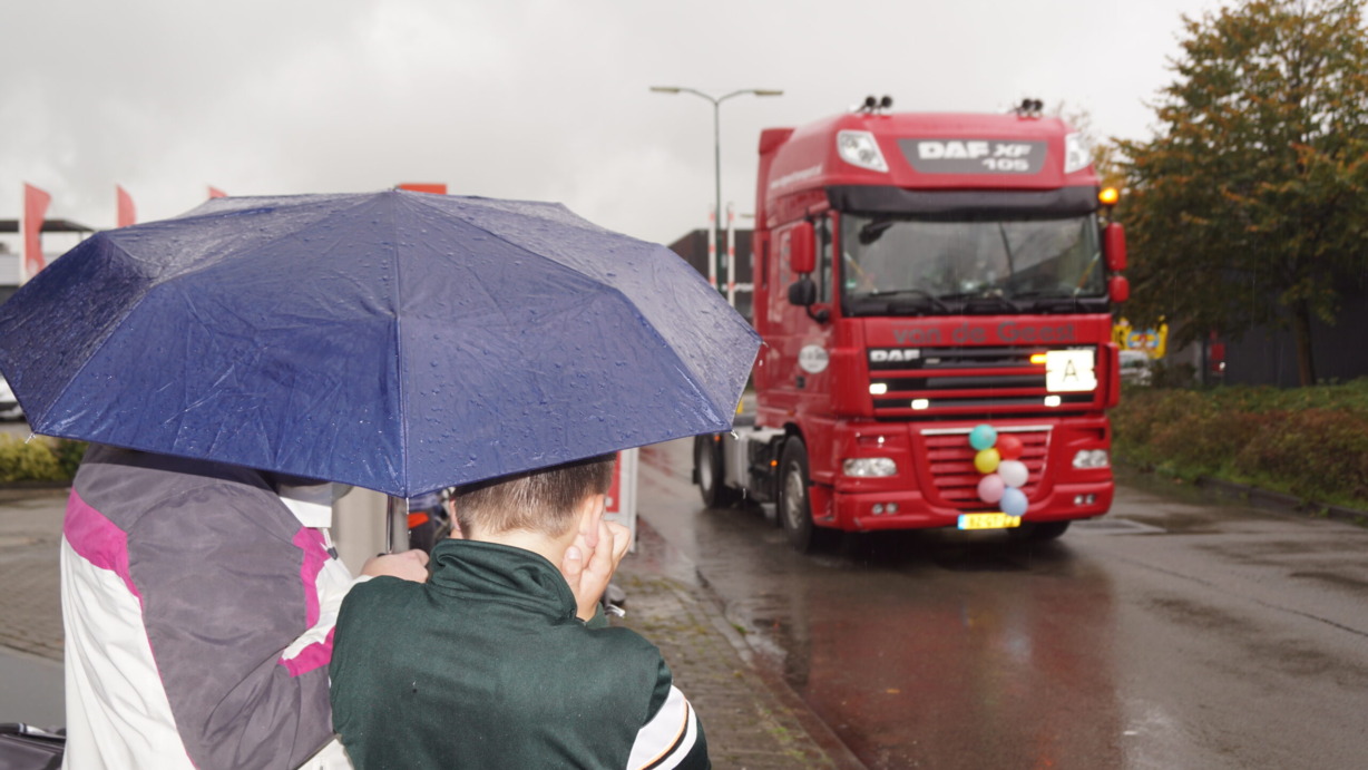 238129-Toetsers_sirenes_en_zwaailichten_zorgen_voor_onvergetelijke_dag_in_Bunschoten_DSC06381