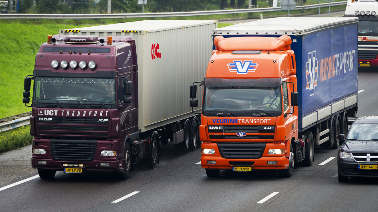 VVD: inhaalverbod trucks en minimumsnelheid
