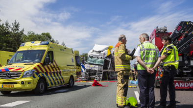 A12 afgesloten na ongeluk vrachtauto’s