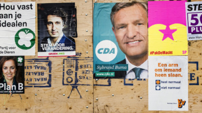 Politieke partijen plakken posters
