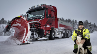 Snoplog – Schneeräumer der Extraklasse: Mercedes-Benz Arocs sorgt für freie Straßen in SchwedenSnoplog – snow clearing at another level: the Mercedes-Benz Arocs ensures the roads of Sweden