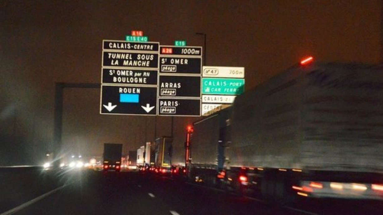 Calais_file_trucks.JPG.570x380_q85_crop.570x380_q85_crop