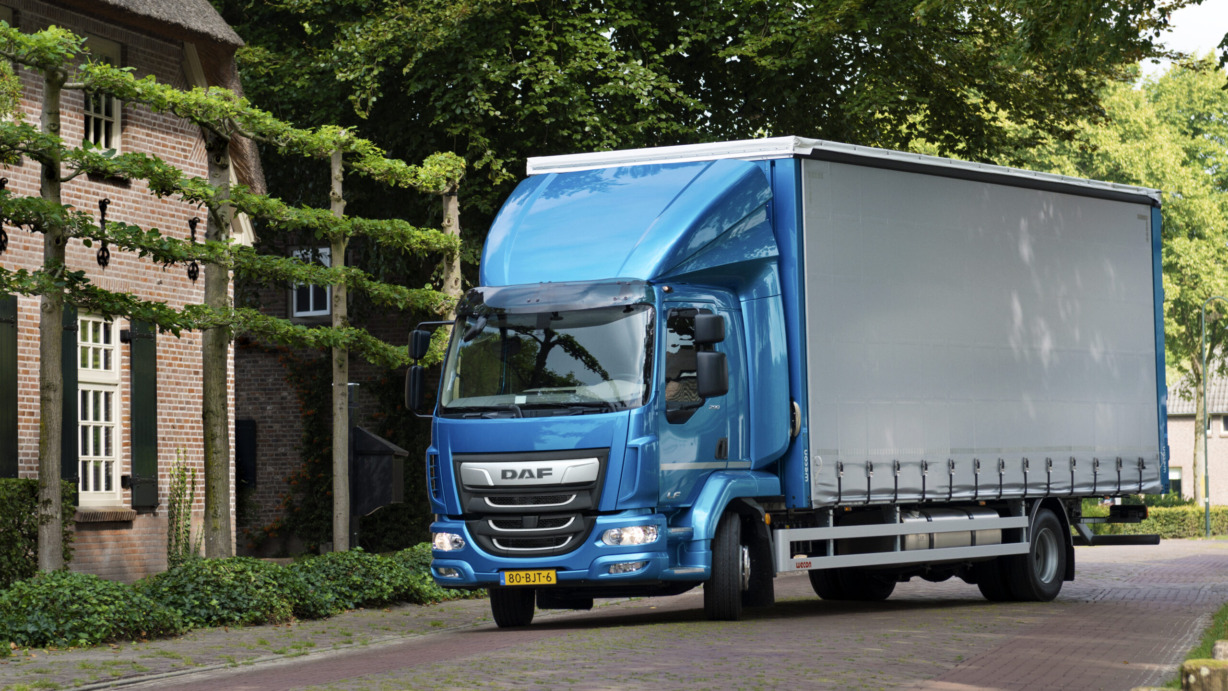 DAF-Introduces-New-LF-29-8-2017-03