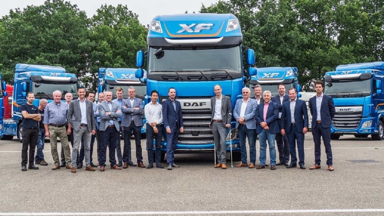 DAF-dealers-nemen-demo-voertuigen-in-ontvangst