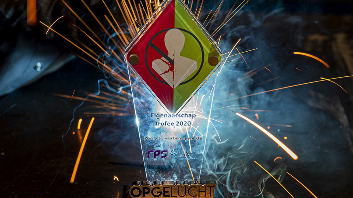 DAF-receives-important-factory-safety-prize