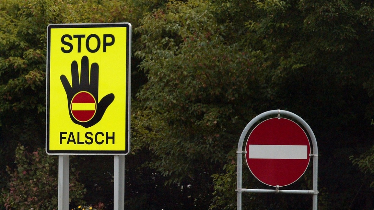 Falschfahrer_Schilder