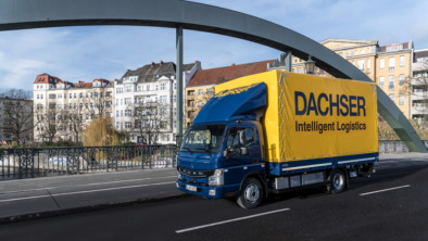 Fuso-eCanter-Berlin-bridge