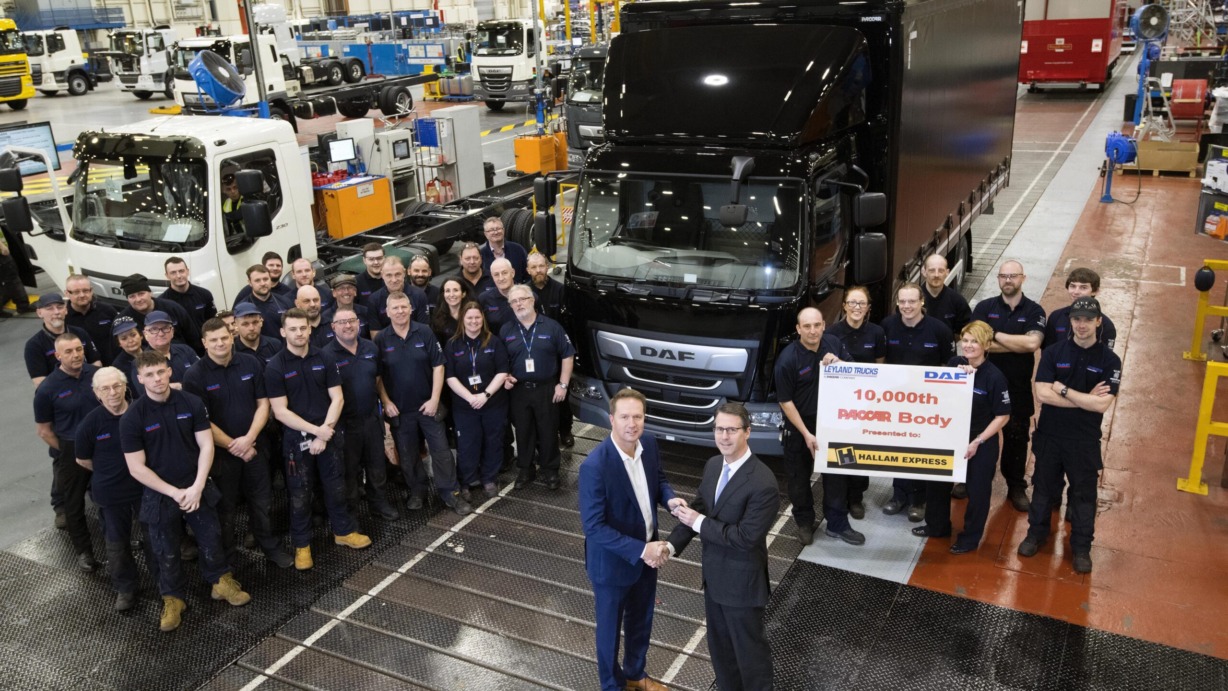 Hallam-Express-receives-keys-of-10000th-DAF-truck-with-as-factory-PACCAR-body