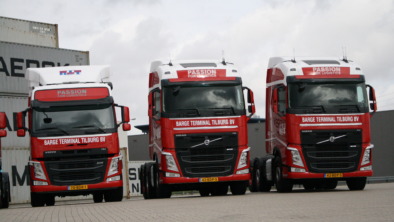 Nieuwe Volvo's Barge Terminal Tilburg