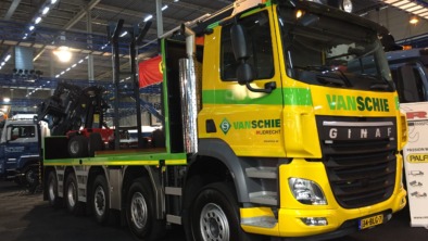 Geluksvogels proberen nieuwe Actros