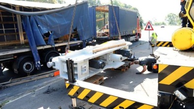 Machine_valt_uit_truck_monchengladbach