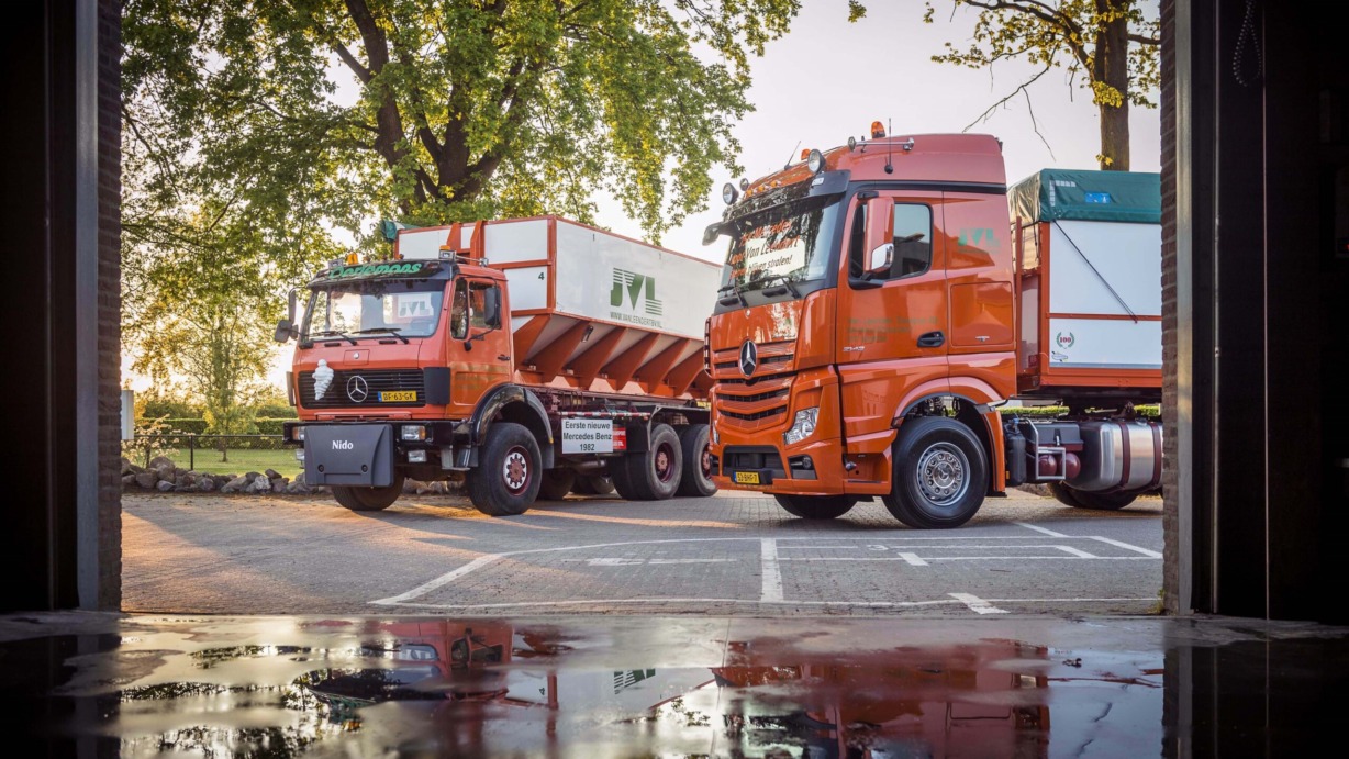 Mercedes-Benz_Actros_Van_Leendert