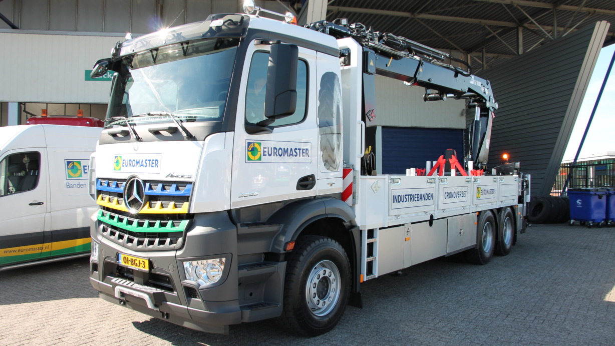 Mercedes_Antos_Euromaster_banden-service-truck-3D-kraan_1