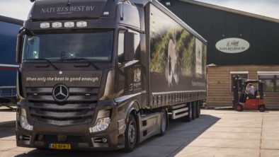 Mercedes_Benz_Actros_Natures_Best_1