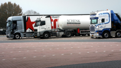 Parking_trucks