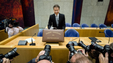 Prinsjesdag: Dijsselbloem presenteert zijn koffertje