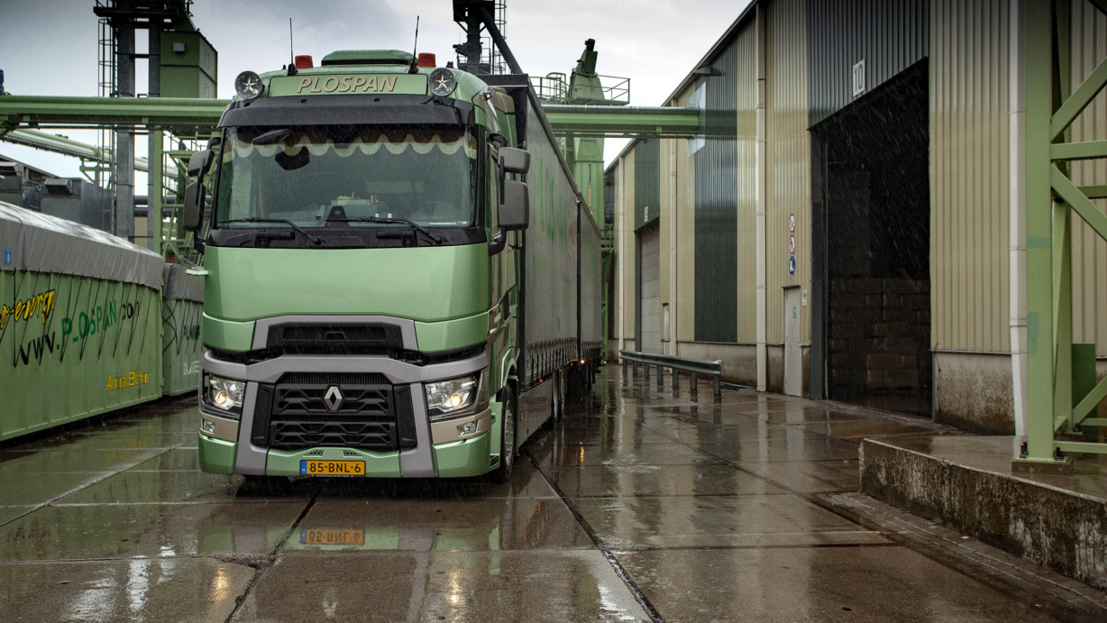 nieuwe Renault T voor Plosplan in Waardenburg.
