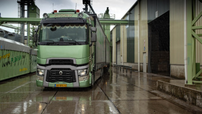 nieuwe Renault T voor Plosplan in Waardenburg.