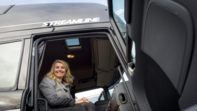 Scania_platooning_feb_2015_Zwolle_minister_Schultz-1024×639