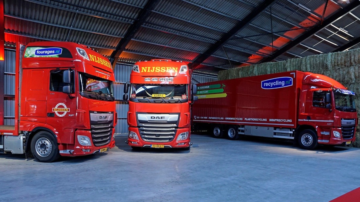 Truckland-vernieuwt-7-DAF-XF-530-6×2-bakwagens-bij-Nijssen-in-Nieuw-Vennep-Large-e1542883087808