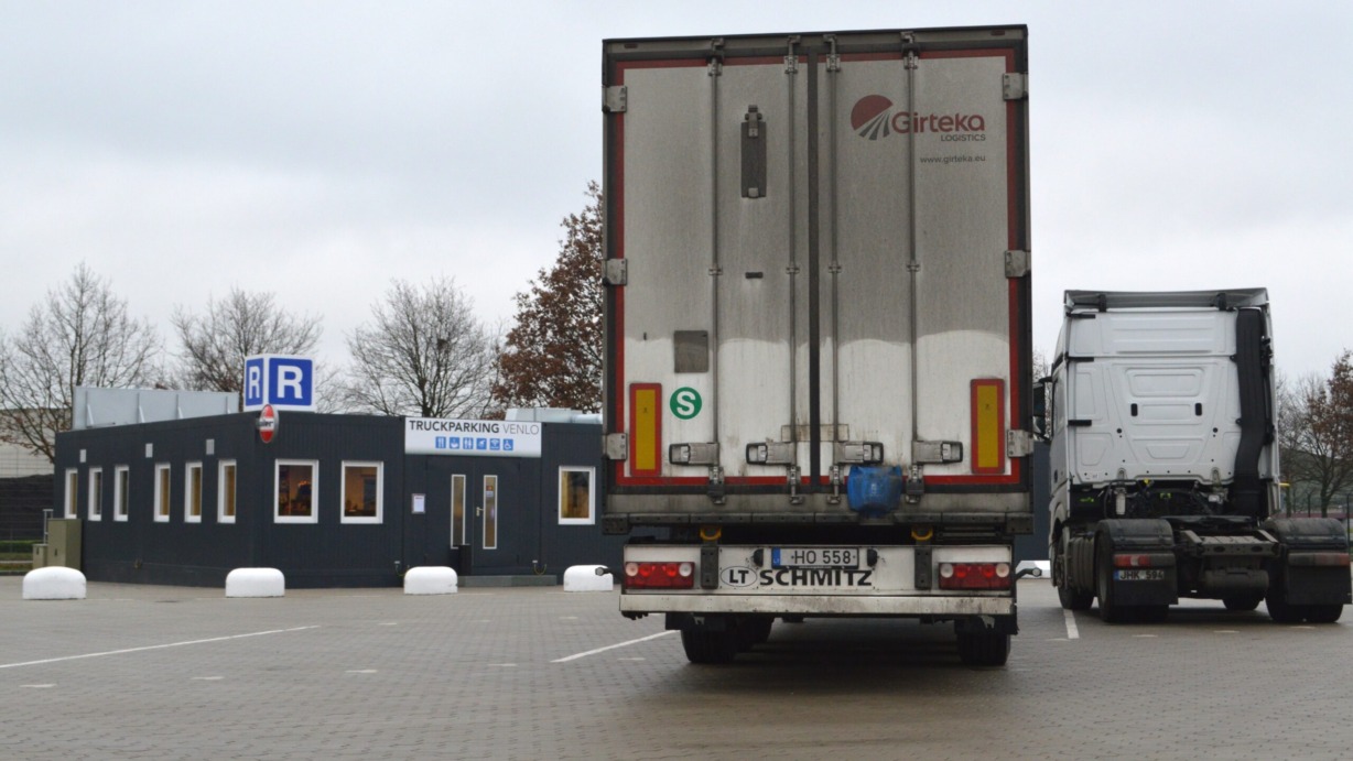 Truckparking-Venlo-2
