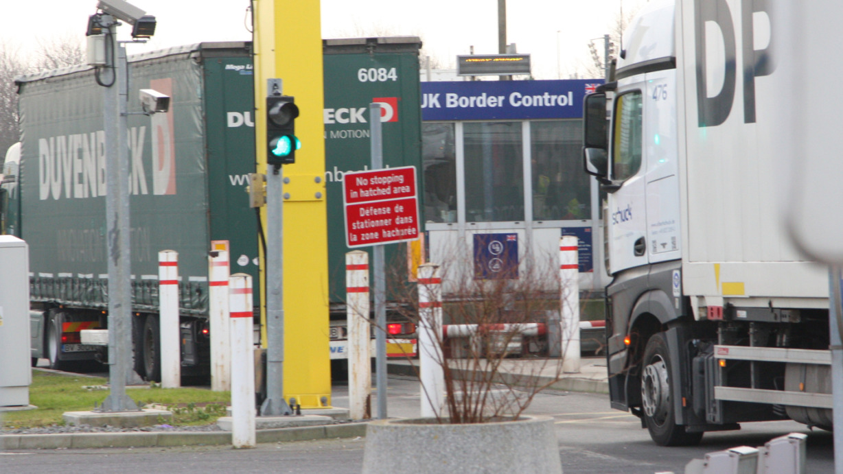 UK-Border-Force_Calais_Eurotunnel