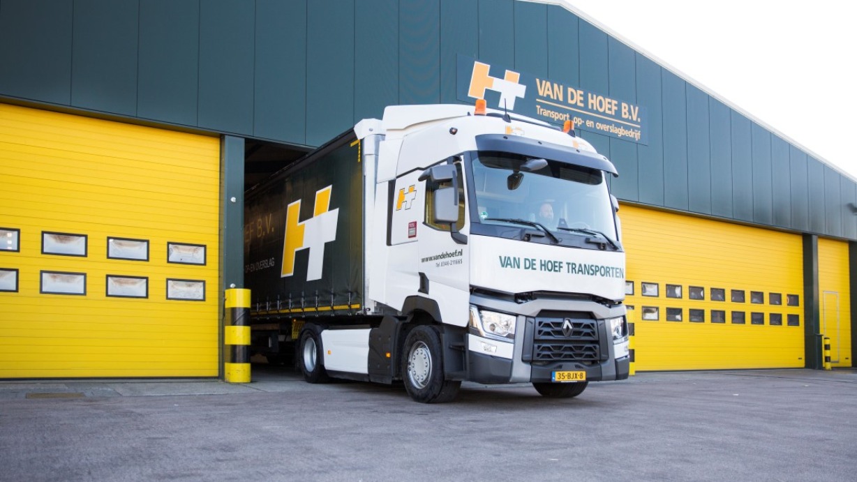 Van-de-Hoef-8-Medium