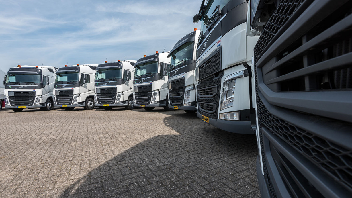 Volvo-FH-trekkers-voor-Defensie_1_lowres
