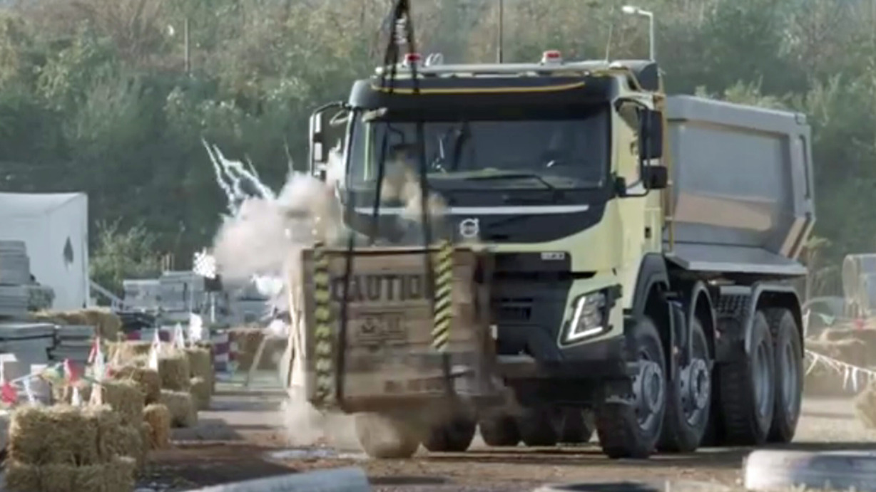 Volvo_FMX_Look_whos_driving_Sophie