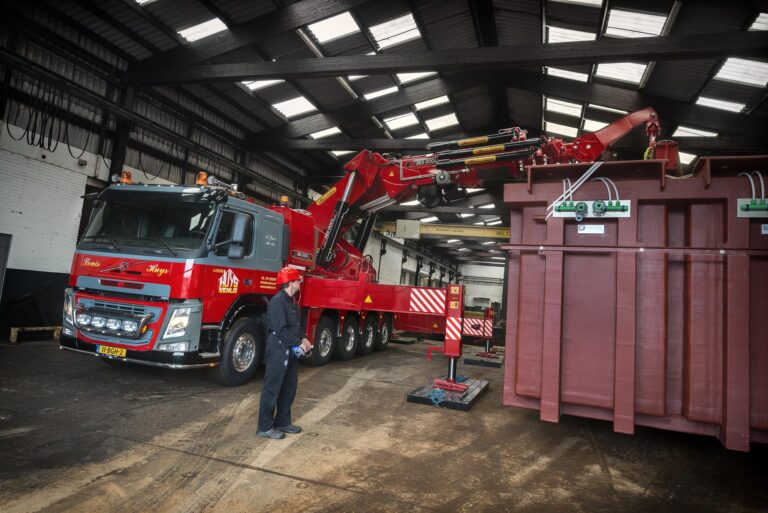 Volvo FM met 365 tonmeter kraan