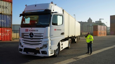 DB Schenker Truck – bereit zur Entladung