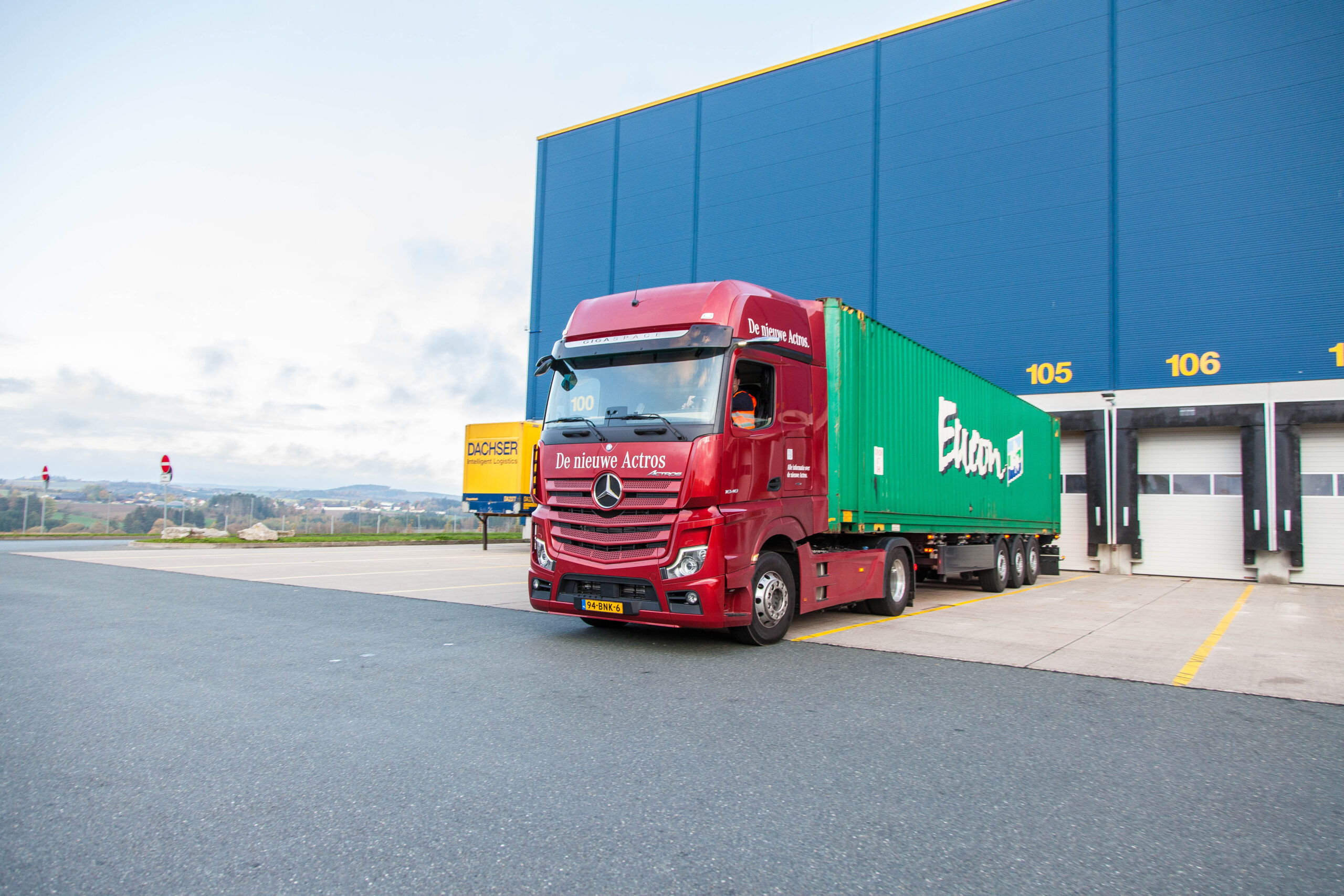 Aandokken met Actros