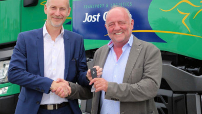jean-francois_gatineau_renault_truckleft_and_roland_jost_owner_of_jost_groupright