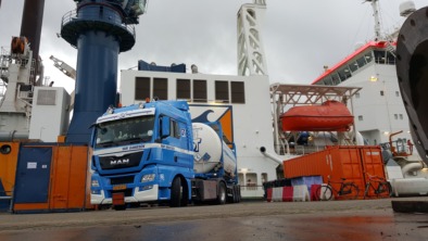truck-bij-schip-groot