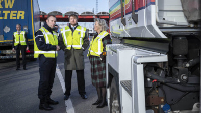 werkbezoek-koning-haven-hoek-van-holland-met-staatssecretaris-broekers-knol-1