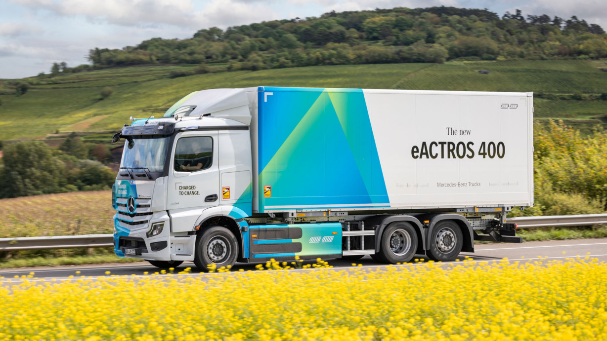 Der neue Mercedes-Benz eActros 400 der zweiten Modellgeneration eActros // The new Mercedes-Benz eActros 400 of the second generation eActros models