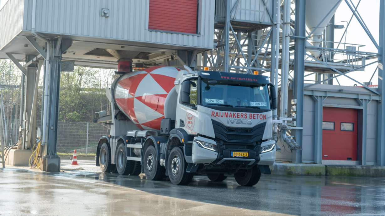_T-Way 8×4 Wide-Spread met 12M3 Electrische Mulder-Miver bij centrale