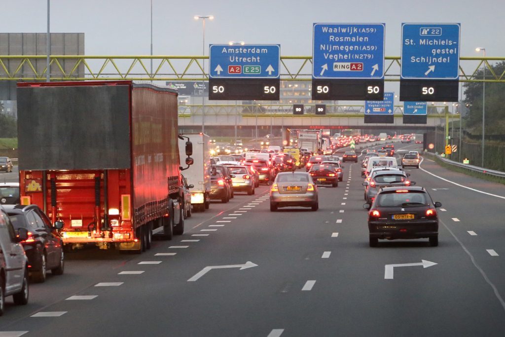 Files door wegwerkzaamheden, ongelukken en - straks - herfstweer dragen bij tot de werkdruk van chauffeurs.