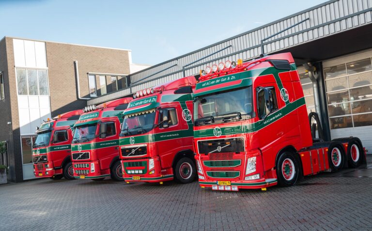 4 generaties Volvo FH bij Van der Gun