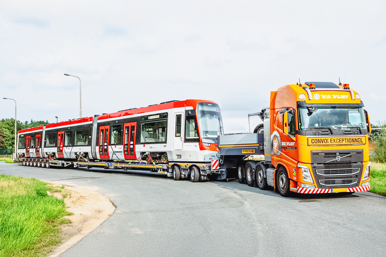 Voertuigen tot 50 meter op de nieuwe Faymonville-trailer